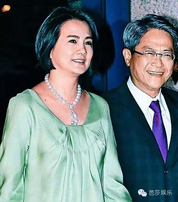 她18歲就紅遍台灣,24歲放棄事業跟富豪私奔,30歲不顧子宮出血救下被綁丈夫...原來她就是...