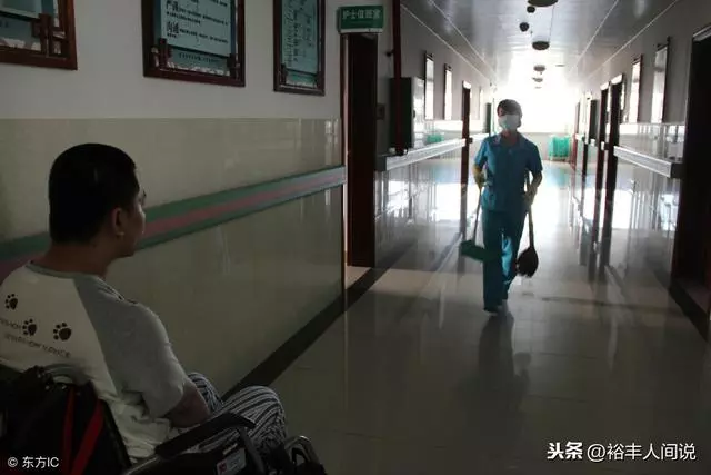 女孩為照顧植物人男友,與父親斷絕關係,最終離婚被要求留銀行卡