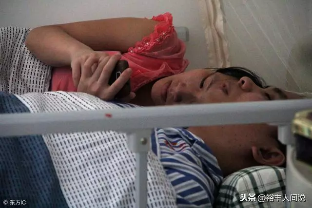 女孩為照顧植物人男友,與父親斷絕關係,最終離婚被要求留銀行卡