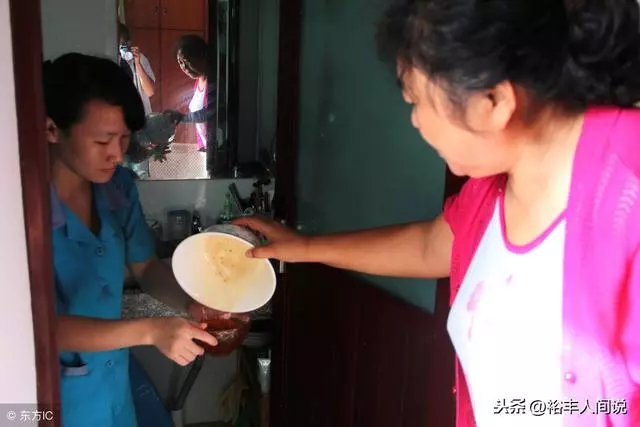 女孩為照顧植物人男友,與父親斷絕關係,最終離婚被要求留銀行卡