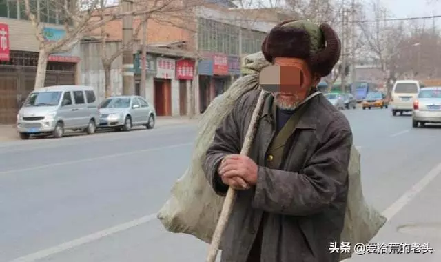 村婦帶5歲女兒夜市烤紅薯,女兒喊了流浪漢一聲爺爺,得到40萬