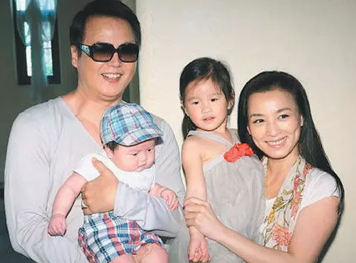 張庭苦撐「做9次試管女兒」被嫌長得很醜!如今8歲的她「長相曝光」狠狠打臉那一票酸民!
