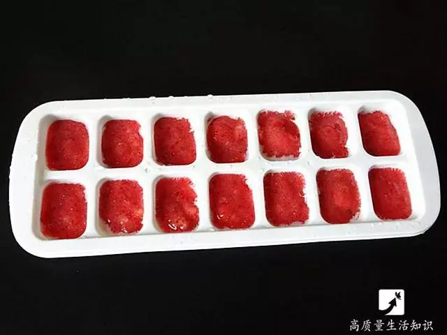 家裡的製冰盒不要扔了!她將「米飯倒進冰塊盒」5分鐘後奇蹟就出現了……