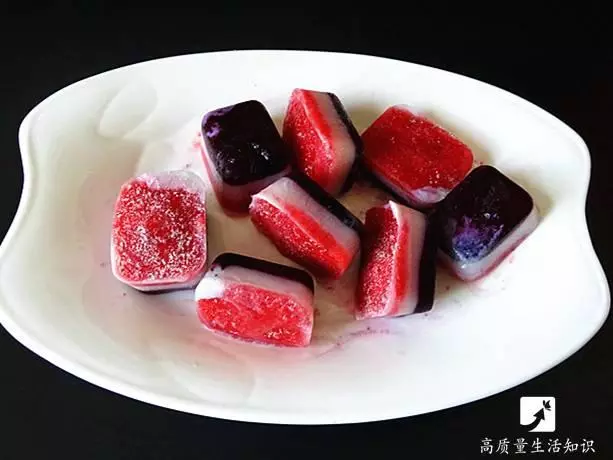 家裡的製冰盒不要扔了!她將「米飯倒進冰塊盒」5分鐘後奇蹟就出現了……