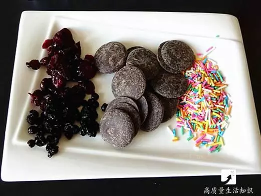 家裡的製冰盒不要扔了!她將「米飯倒進冰塊盒」5分鐘後奇蹟就出現了……