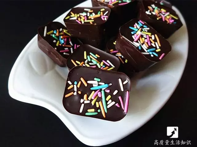 家裡的製冰盒不要扔了!她將「米飯倒進冰塊盒」5分鐘後奇蹟就出現了……