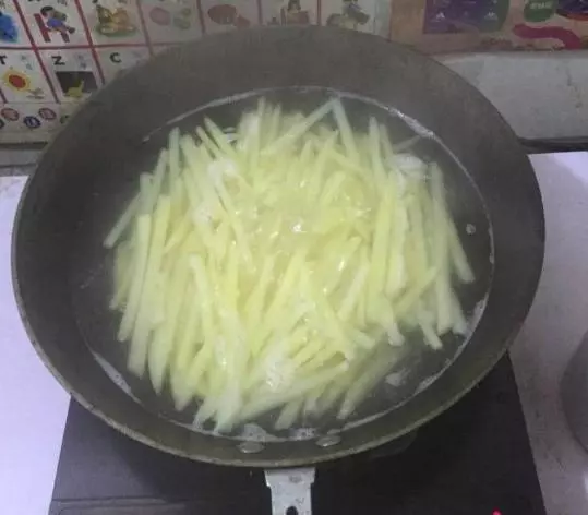 炸薯條時,萬萬別直接下油鍋!少了這1步,難怪不香不酥脆