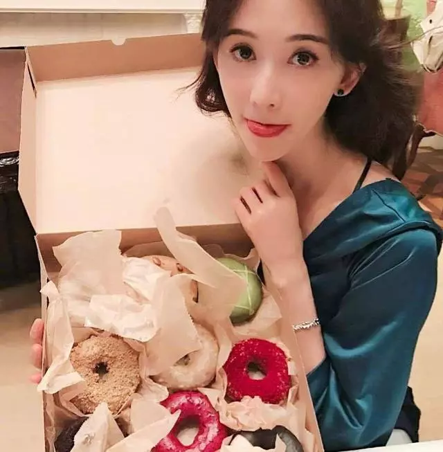 44歲林志玲成「蛇精臉」?網友認不出,臉尖得成倒三角!