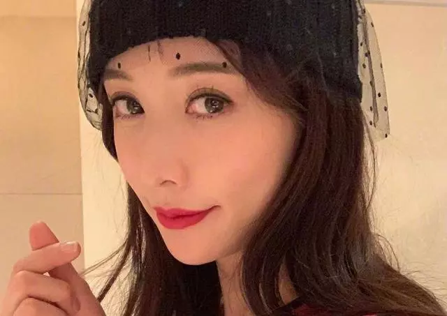 44歲林志玲成「蛇精臉」?網友認不出,臉尖得成倒三角!