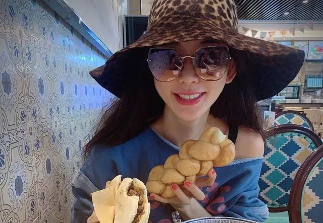 44歲林志玲成「蛇精臉」?網友認不出,臉尖得成倒三角!
