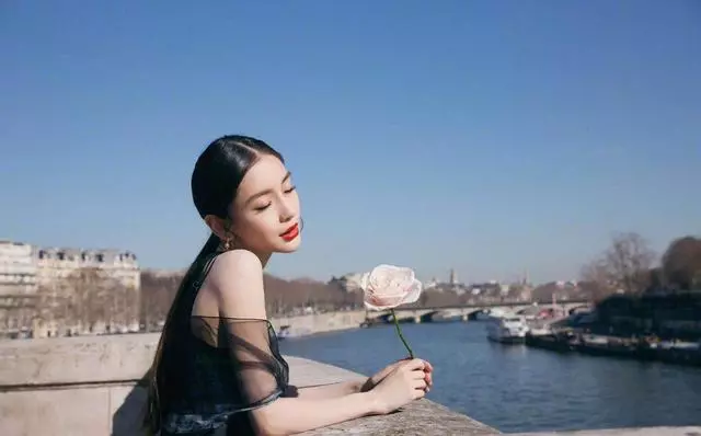 44歲林志玲成「蛇精臉」?網友認不出,臉尖得成倒三角!
