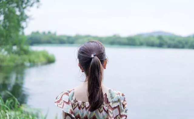 離婚三個月前夫再婚,他邀請我參加婚禮,看到來賓我愣住了