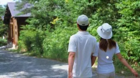 老婆和嫂子爭吵,打翻了排骨湯,老公憤怒踢她一腳鑄成大錯