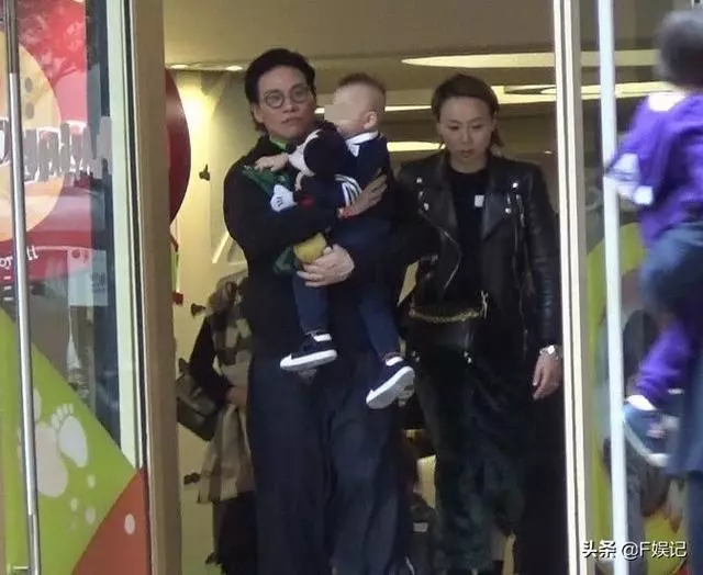 老來得子的蘇永康很緊張兒子前程,兒子未滿2歲就面試名校幼兒園!