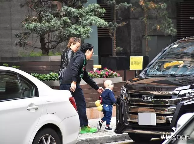 老來得子的蘇永康很緊張兒子前程,兒子未滿2歲就面試名校幼兒園!