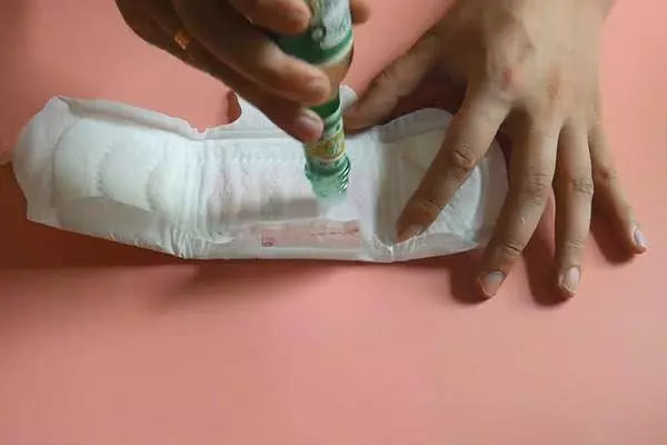 花露水倒衛生巾上,解決了很多家庭主婦的煩惱