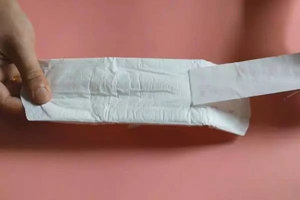 花露水倒衛生巾上,解決了很多家庭主婦的煩惱