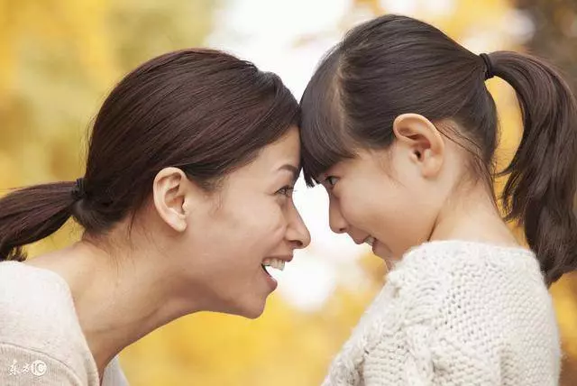 我生女兒遭婆婆嘲諷,她逼我回娘家坐月子,我一個舉動讓她臉嚇白