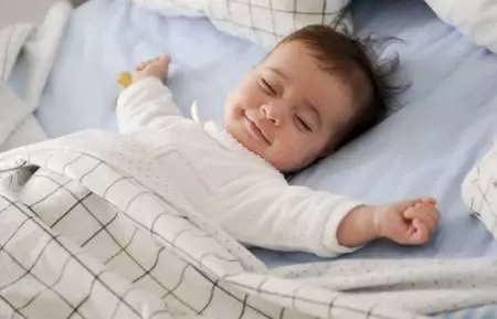 每天每人都要睡夠8小時嗎?養生專家:每個年齡睡眠的時間不一樣