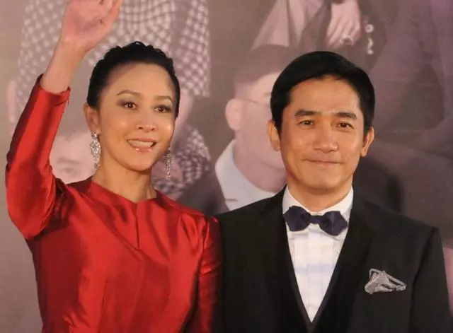 同是54歲的劉嘉玲和曾華倩,從閨蜜到情敵,如今差距越來越大!