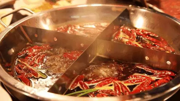 胃癌不痛不癢,發現已是晚期,飯後要留意這4種症狀,關鍵時刻能救命!