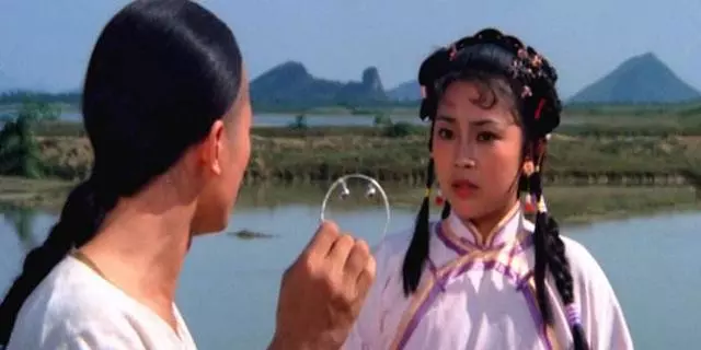 她暗戀李連杰20年,卻不如利智一見鍾情,今58歲嫁餐館老闆