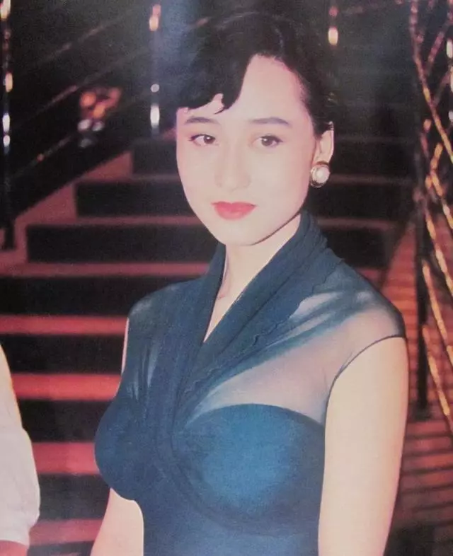 她暗戀李連杰20年,卻不如利智一見鍾情,今58歲嫁餐館老闆