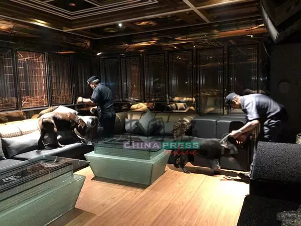隆總警長帶隊掃夜店 捕37酒客15艷女