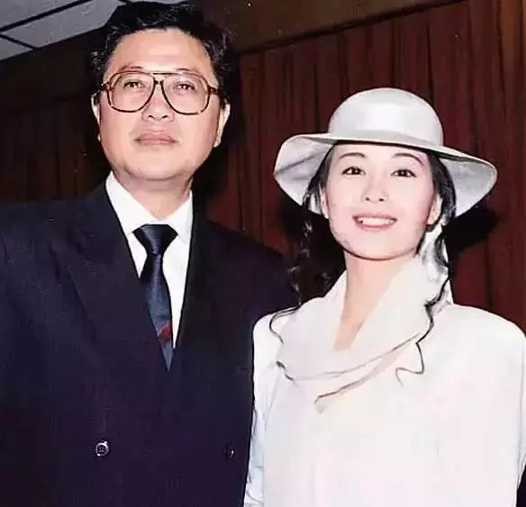 她21歲高調嫁富豪,老公卻在13天後暴斃只留下8億遺產....酗酒自殺、再當4年小三與元配成為好友,她的人生驚呆所有人!