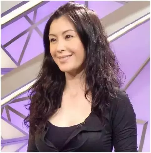 她21歲高調嫁富豪,老公卻在13天後暴斃只留下8億遺產....酗酒自殺、再當4年小三與元配成為好友,她的人生驚呆所有人!