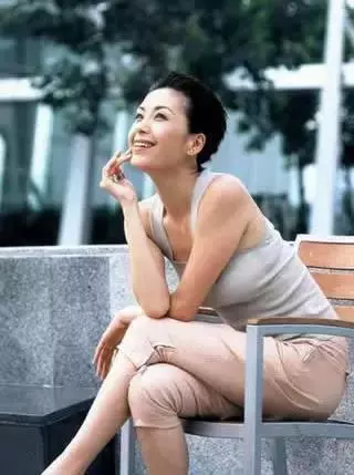 她21歲高調嫁富豪,老公卻在13天後暴斃只留下8億遺產....酗酒自殺、再當4年小三與元配成為好友,她的人生驚呆所有人!