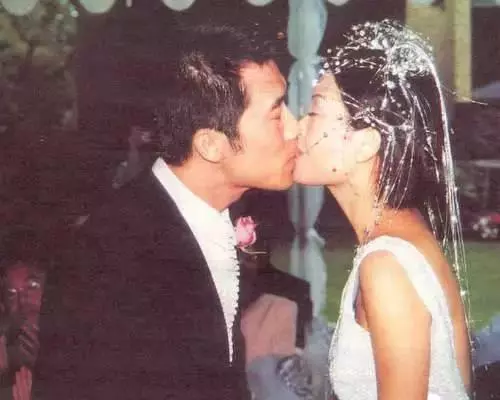她21歲高調嫁富豪,老公卻在13天後暴斃只留下8億遺產....酗酒自殺、再當4年小三與元配成為好友,她的人生驚呆所有人!