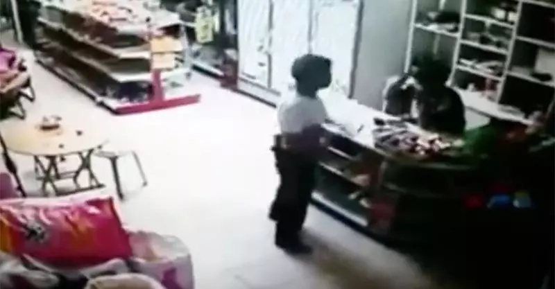 警察爸掏槍上膛嗆兒子:「不戒遊戲,你就打死我!」下一秒兒子毫不猶豫舉槍...【影片慎入】