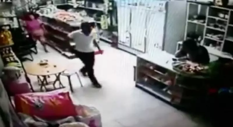 警察爸掏槍上膛嗆兒子:「不戒遊戲,你就打死我!」下一秒兒子毫不猶豫舉槍...【影片慎入】