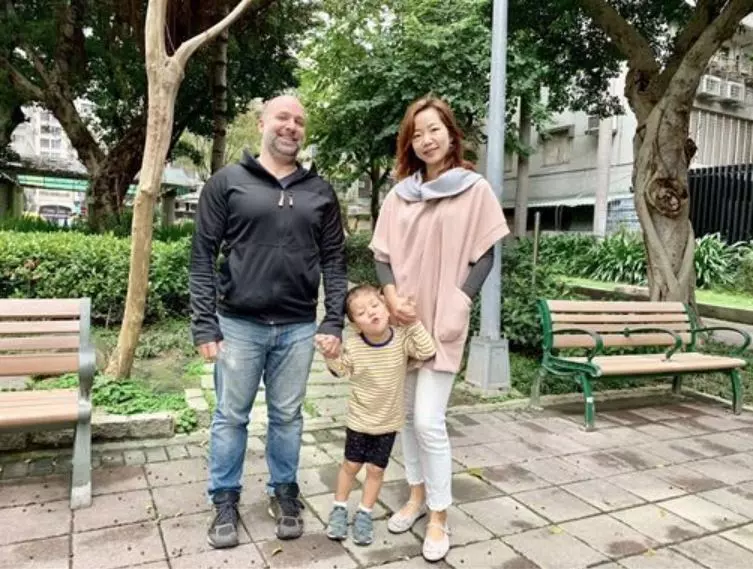台灣小資女「33歲就退休」登上國際各大頭版!退休金每年變多「帶兒子環遊世界50國」:我只靠一招