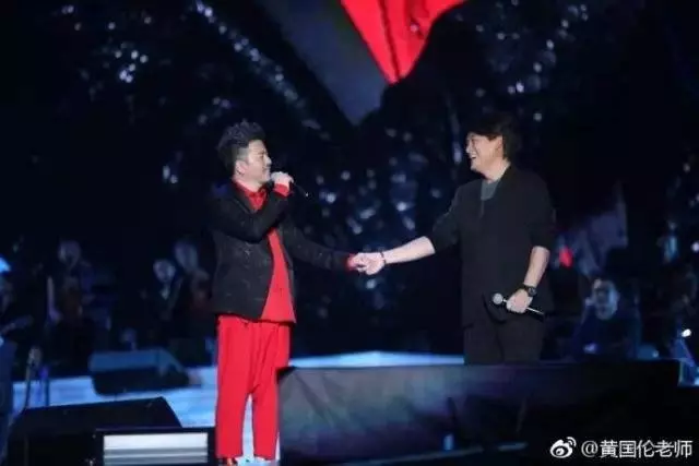史上最慘澹的演唱會,八萬人大廳只去20人,網友:兩個保安輪流盯1個觀眾,不能讓他們跑了
