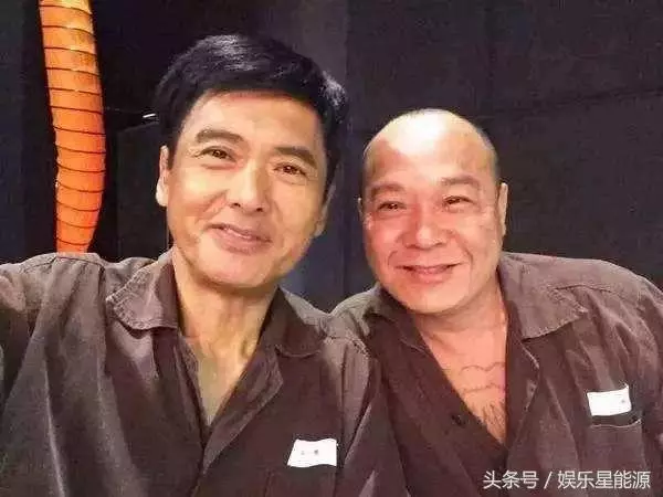 65歲吳誌雄全家照!當年帶100多個黑幫小弟齊拍戲,沒想到如今女兒居然長得這麼美!網友:女兒不出道就浪費了