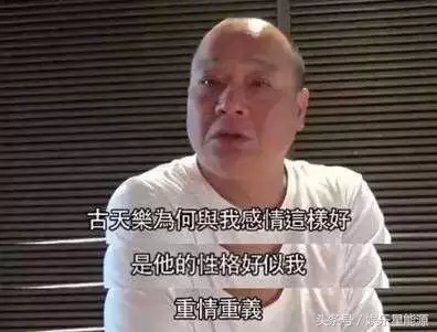 65歲吳誌雄全家照!當年帶100多個黑幫小弟齊拍戲,沒想到如今女兒居然長得這麼美!網友:女兒不出道就浪費了