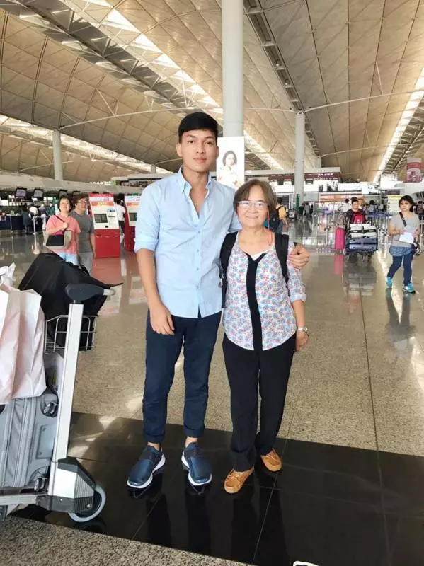 讓人感動的【真人真事】母親當女傭苦拼20年終退休 兒子突然送的大禮