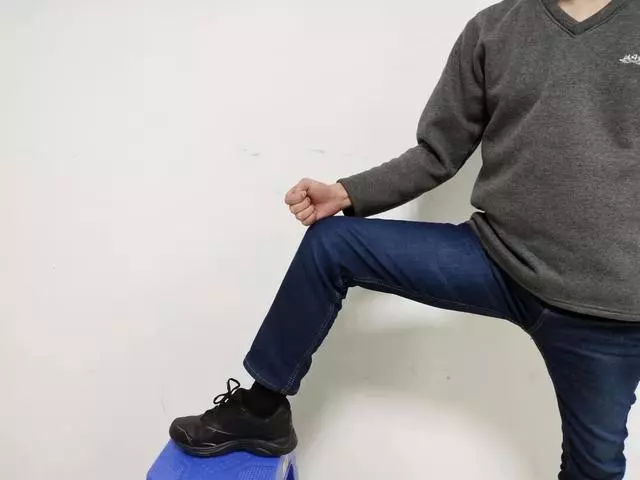 後腰痛,腿堵塞,拉一拉腿關節,疏通經絡,腰不痛了,還越來越好