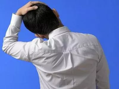 肩頸痛、頸椎不舒服,舉起雙手貼在牆上,頸椎一天比一天舒服