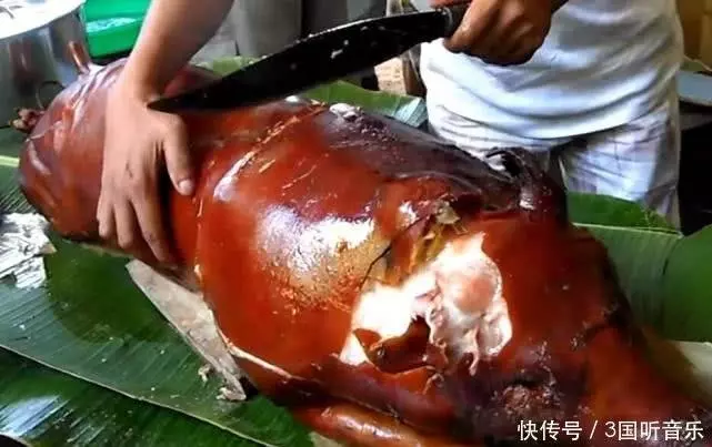 奇聞!女子花5000元點了一隻烤乳豬,端上來時兩眼放光,切開後卻沒人敢吃!