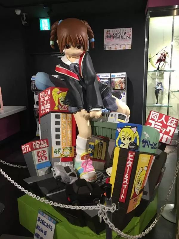 老外特地去秋葉原朝聖「巨大少女雕像」 到了現場直接夢想破滅+心碎!
