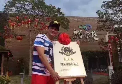59歲「展昭」何家勁近照:身家過億竟沒結婚?是否還在等她呢?