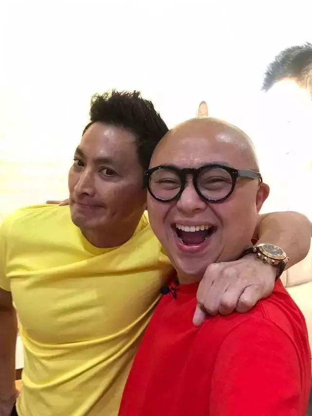 59歲「展昭」何家勁近照:身家過億竟沒結婚?是否還在等她呢?