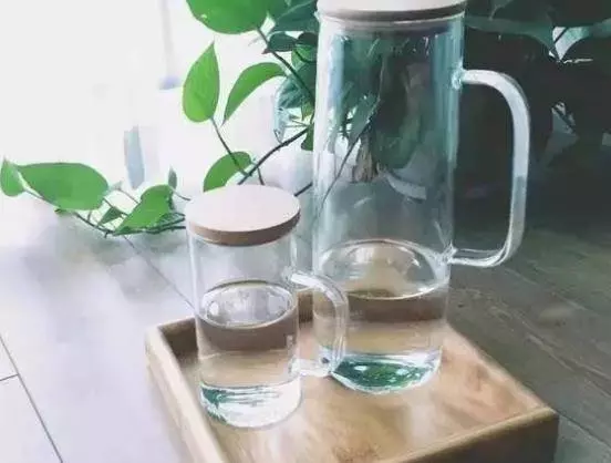 老中醫告訴你:水是最便宜的藥!請記住這個喝水法,大病小病遠離你