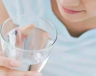 老中醫告訴你:水是最便宜的藥!請記住這個喝水法,大病小病遠離你
