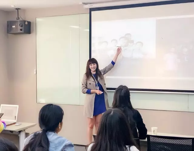 牽手陪吃苦!高國華收入大減「跑去深圳謀生」 陳子璇「搭地鐵省錢」不抱怨:他比我節儉