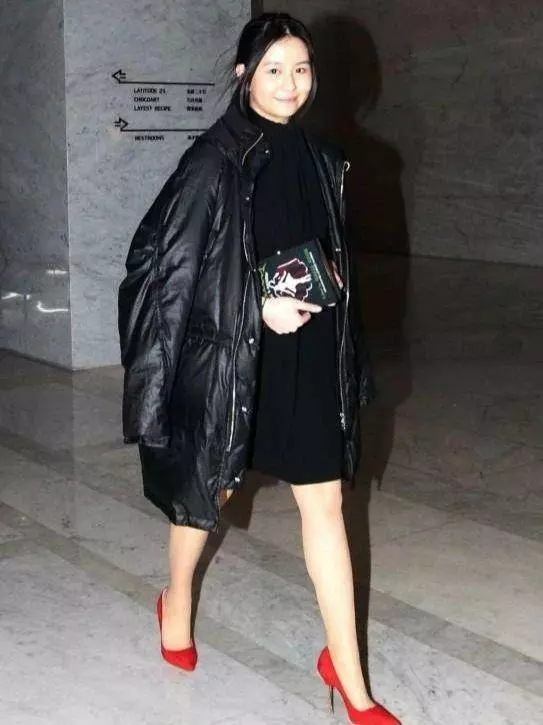 沒想到邱淑貞二女兒,容貌和大姐沈月相差太遠了 !
