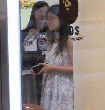 沒想到邱淑貞二女兒,容貌和大姐沈月相差太遠了 !